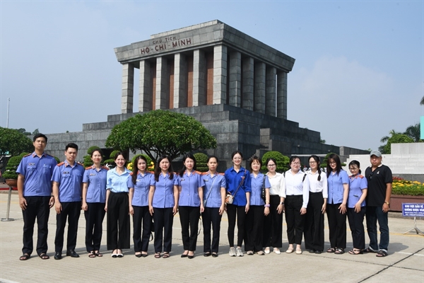 Đoàn thanh niên Viện KSND thành phố Hà Nội tổ chức sinh hoạt chuyên đề - Viếng Lăng Chủ tịch Hồ Chí Minh