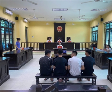 Viện KSND quận Long Biên  phối hợp với Tòa án cùng cấp tổ chức phiên tòa rút...