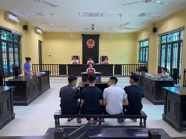 Viện KSND quận Long Biên  phối hợp với Tòa án cùng cấp tổ chức phiên tòa rút kinh nghiệm đối với vụ án Gây rối trật tự công cộng