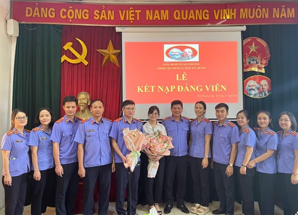 Chi bộ Viện KSND huyện Đan Phượng tổ chức Lễ kết nạp Đảng viên đối với quần chúng ưu tú