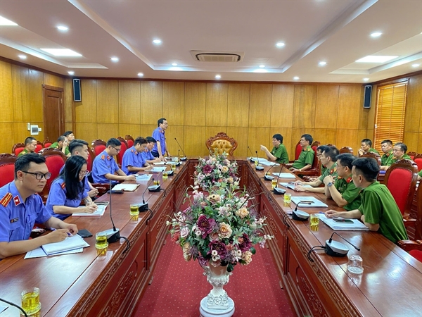 Viện KSND quận Long Biên công bố Quyết định trực tiếp kiểm sát việc tiếp nhận, thụ lý, giải quyết nguồn tin về tội phạm tại Cơ quan Cảnh sát điều tra Công an quận Long Biên