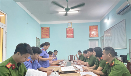 Tiến hành trực tiếp kiểm sát việc tạm giữ, tạm giam và thi hành án phạt...