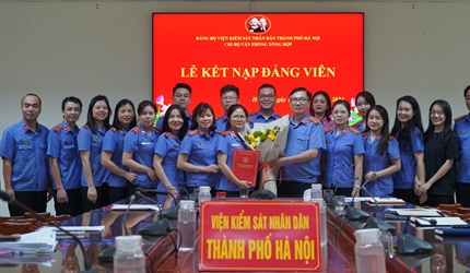 Chi bộ Văn phòng tổng hợp tổ chức Lễ kết nạp đảng viên mới