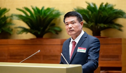 Viện trưởng VKSND tối cao Nguyễn Huy Tiến trình bày Tờ trình về dự thảo...