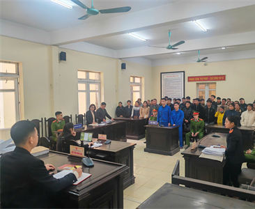 Viện KSND huyện Ba Vì phối hợp với Toà án cùng cấp xét xử 17 bị cáo trong vụ...