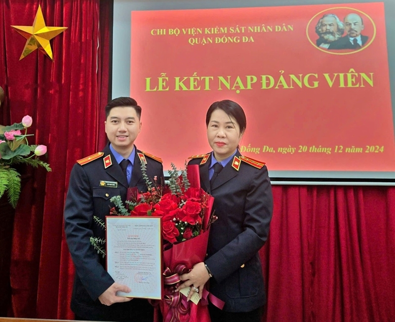 Chi bộ Viện KSND quận Đống Đa kết nạp Đảng viên mới