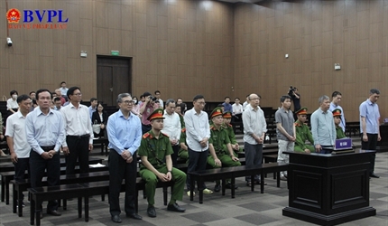 Cựu Thứ trưởng Bộ Công thương Hoàng Quốc Vượng cùng 11 bị cáo, gây...