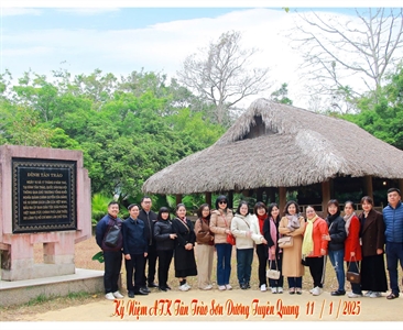 Viện KSND quận Nam Từ Liêm tổ chức học tập truyền thống cách mạng tại di...
