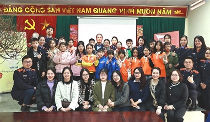 Đoàn Thanh niên VKSND TP Hà Nội tổ chức Chương trình "Tết đong đầy” cho...