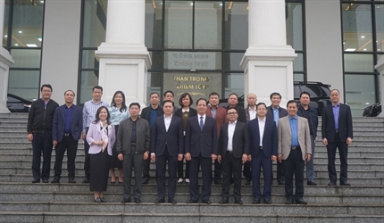 Đồng chí Trần Hải Quân, Phó Viện trưởng Viện KSND tối cao đến thăm và...