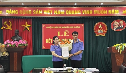 Viện KSND quận Hà Đông tổ chức Lễ kết nạp Đảng viên mới