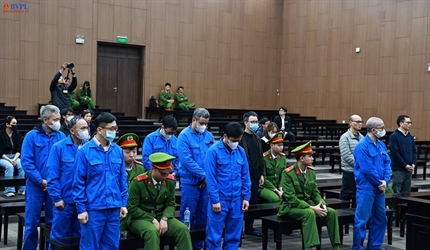 Xét xử Nguyễn Thị Thanh Nhàn và 12 bị cáo trong vụ án xảy ra tại VNCERT