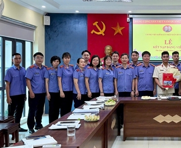 Chi bộ Viện KSND huyện Gia Lâm  tổ chức kết nạp Đảng viên