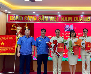 Chi bộ Viện KSND quận Hai Bà Trưng tổ chức Lễ kết nạp Đảng viên mới