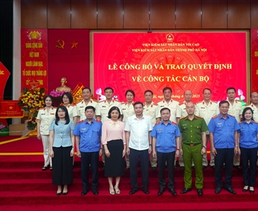 Lễ công bố và trao quyết định về công tác cán bộ Viện KSND thành phố Hà Nội