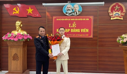 Chi bộ Viện KSND huyện Sóc Sơn tổ chức Lễ kết nạp Đảng viên mới