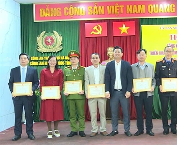 Viện KSND huyện Phúc Thọ nhận được bằng khen của Ban chỉ đạo 138 huyện Phúc...