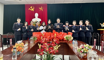 Chi đoàn Viện KSND quận Nam Từ Liêm thực hiện chương trình “Tết nhân...
