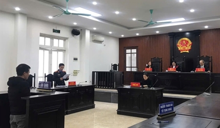 Phiên tòa xét xử sơ thẩm theo thủ tục rút gọn vụ án Vận chuyển hàng cấm