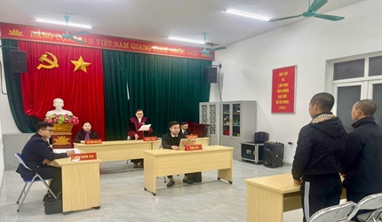 Viện KSND quận Thanh Xuân xét xử lưu động vụ án “Tàng trữ hàng cấm”...