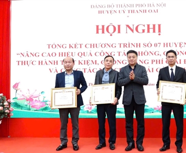 Ban Chỉ đạo cải cách Tư pháp huyện Thanh Oai khen thưởng đối với tập thể và...