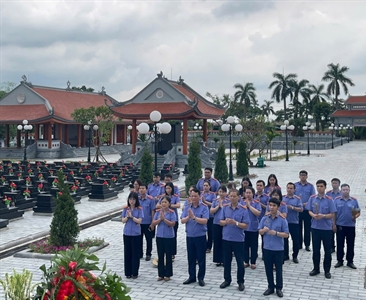 Viện KSND khu vực 7 dâng hương tưởng niệm các anh hùng liệt sĩ