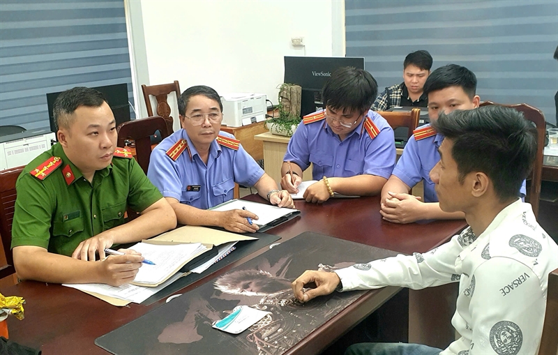 Viện KSND khu vực 1, TP Hà Nội phối hợp bắt giữ, phân loại đối tượng sử dụng trái phép chất ma túy