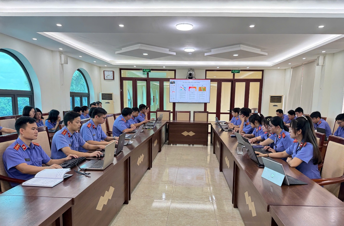 Viện KSND khu vực 5 – Hà Nội tổ chức Hội nghị tập huấn sử dụng thiết bị ghi âm, ghi hình có âm thanh và Hội nghị tập huấn nâng cao kỹ năng báo cáo án sử dụng sơ đồ tư duy