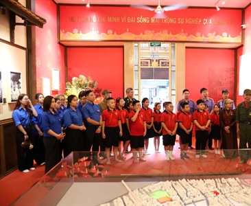 Tuổi trẻ Viện KSND khu vực 1 phối hợp cùng đoàn thanh niên phường Hoàn Kiếm...