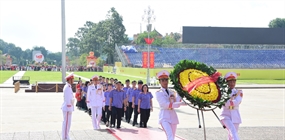 Viện KSND khu vực 5 viếng Lăng Bác và thăm quan Khu di tích...