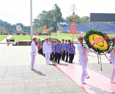 Viện KSND khu vực 5 viếng Lăng Bác và thăm quan Khu di tích Chủ tịch Hồ Chí...