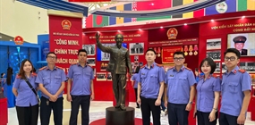 Viện KSND khu vực 3, TP Hà Nội tham quan Triển lãm “80 năm...