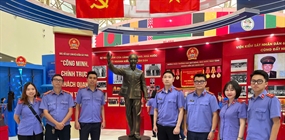 Viện KSND khu vực 3, TP Hà Nội tham quan Triển lãm “80 năm...