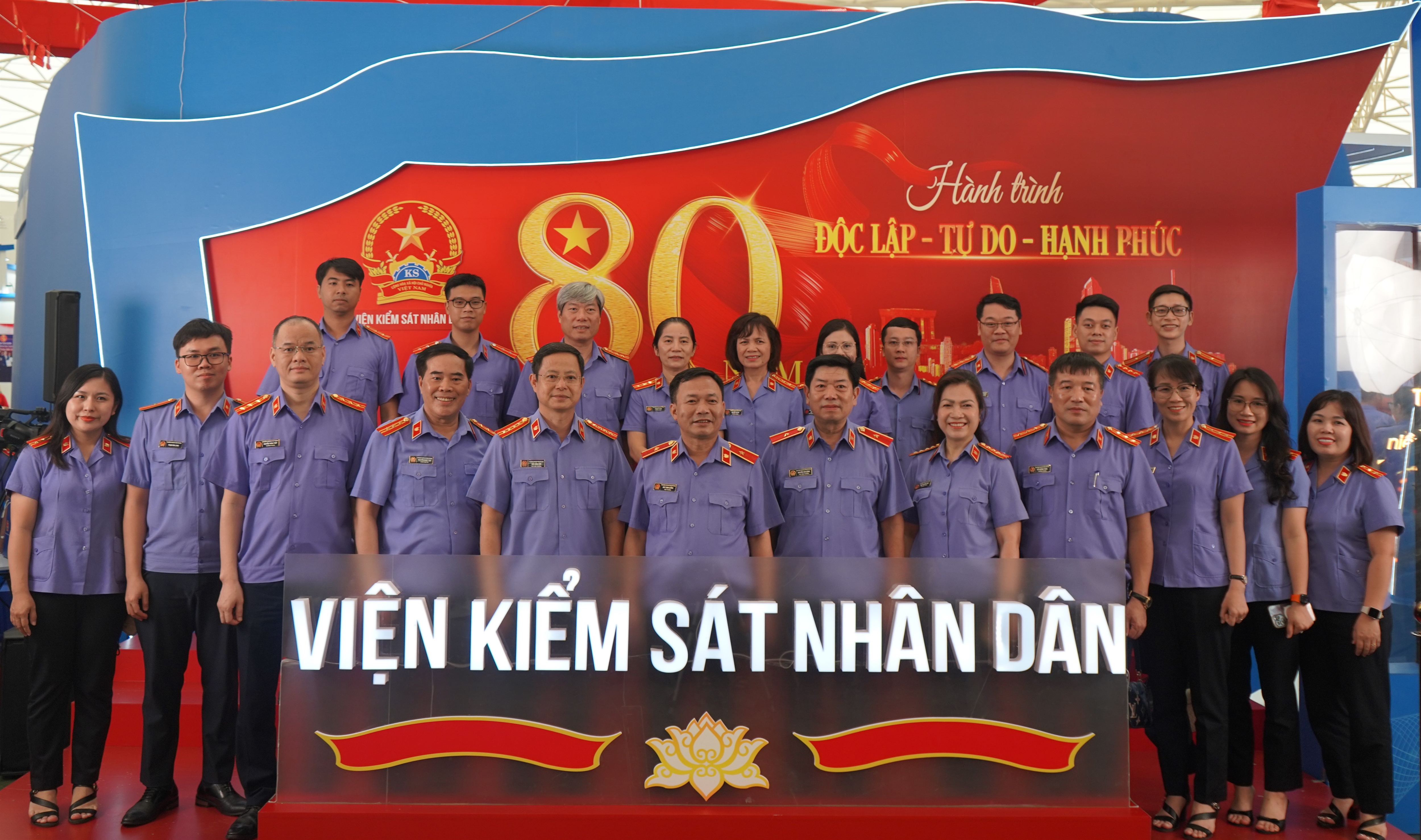 Viện KSND thành phố Hà Nội tham quan triển lãm "80 năm hành trình Độc lập - Tự do - Hạnh phúc"