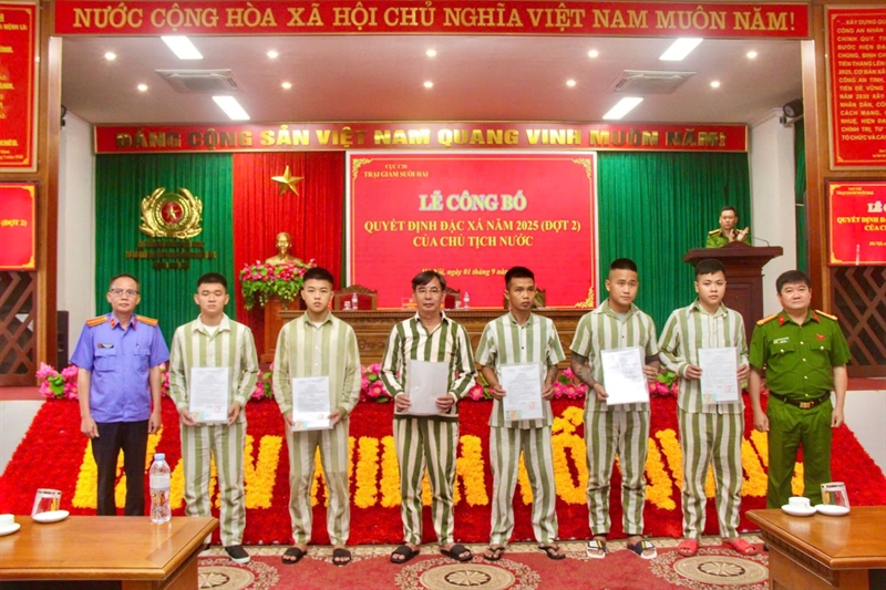 Viện KSND thành phố Hà Nội kiểm sát việc thực hiện Quyết định đặc xá năm 2025 (đợt 2) tại 4 cơ sở giam giữ thuộc Công an nhân dân trên địa bàn Thành phố