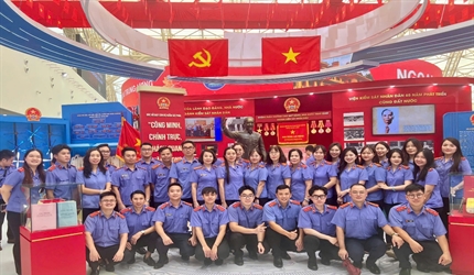 Viện KSND khu vực 4 - Hà Nội tham quan Triển lãm  “80 năm hành trình...