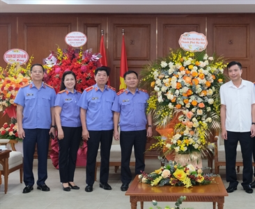 Viện KSND thành phố Hà Nội cùng Cụm thi đua số 8 thành phố chúc mừng TAND...