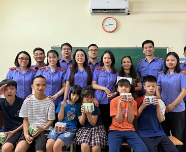 Hoạt động tình nguyện tại Làng Hòa Bình của Chi đoàn Viện KSND Khu vực 2