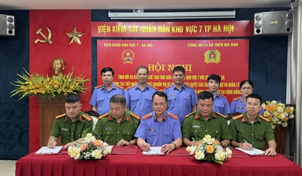 VKSND khu vực 7 - Hà Nội tổ chức Hội nghị trao đổi và ký kết quy chế...