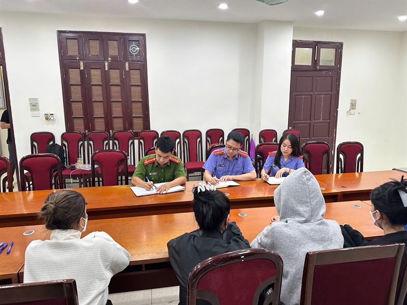 Viện KSND khu vực 1 - Thành phố Hà Nội phối hợp cùng Phòng Cảnh sát Hình sự, Công an Thành phố Hà Nội xử lý, phân loại ổ nhóm môi giới mại dâm trá hình trên không gian mạng
