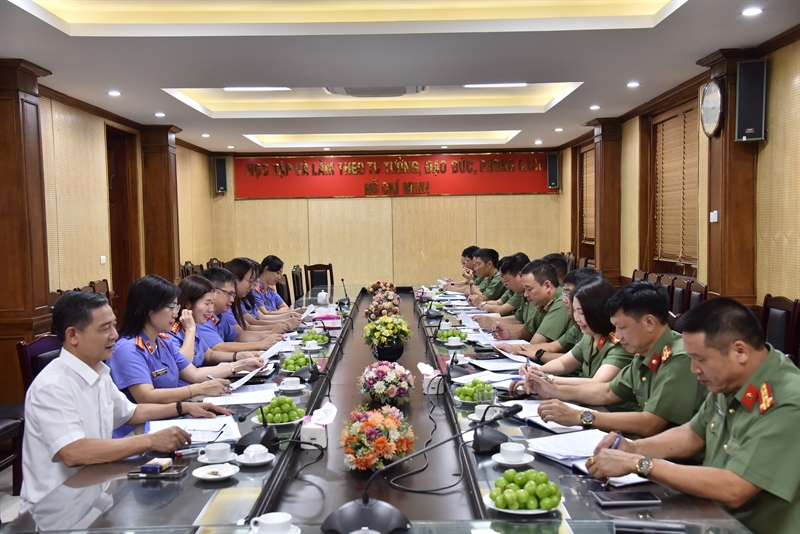 Viện KSND thành phố Hà Nội trực tiếp kiểm sát việc tiếp nhận, giải quyết nguồn tin về tội phạm và giải quyết khiếu nại, tố cáo trong hoạt động tư pháp tại phòng An ninh điều tra - CATP Hà Nội