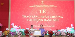 “Bông hồng thép” ngành Kiểm sát Thủ đô vinh dự nhận Huân...