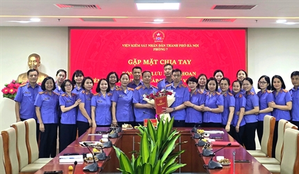 Viện KSND thành phố Hà Nội tổ chức gặp mặt và chia tay cán bộ về nghỉ...