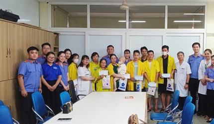 Viện KSND khu vực 2 tưng bừng tổ chức "Đêm hội trăng rằm" cho con em...