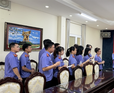 Viện KSND khu vực 7 - Hà Nội quyên góp ủng hộ đồng bào khắc phục hậu quả của...