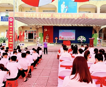 Viện KSND khu vực 11 tổ chức tuyên truyền pháp luật tại Trường THCS Duyên Hà