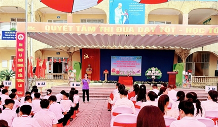 Viện KSND khu vực 11 tổ chức tuyên truyền pháp luật tại Trường THCS...