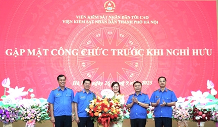 Viện KSND thành phố Hà Nội tổ chức gặp mặt công chức trước khi nghỉ hưu...