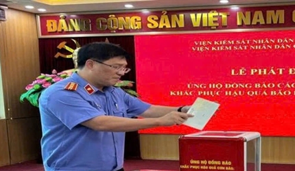 Viện KSND Khu vực 3 tổ chức quyên góp ủng hộ đồng bào bị thiệt hại do...