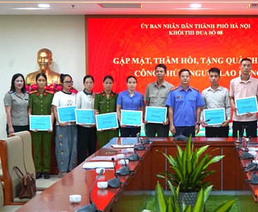 Khối thi đua số 8 thành phố Hà Nội tổ chức buổi gặp mặt, thăm hỏi, tặng quà...